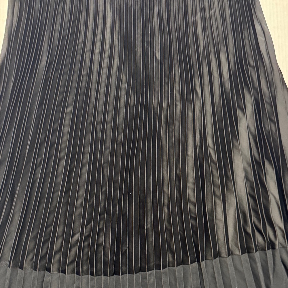 Black Pleated A-Line Midi Skirt - Picture 5 of 15